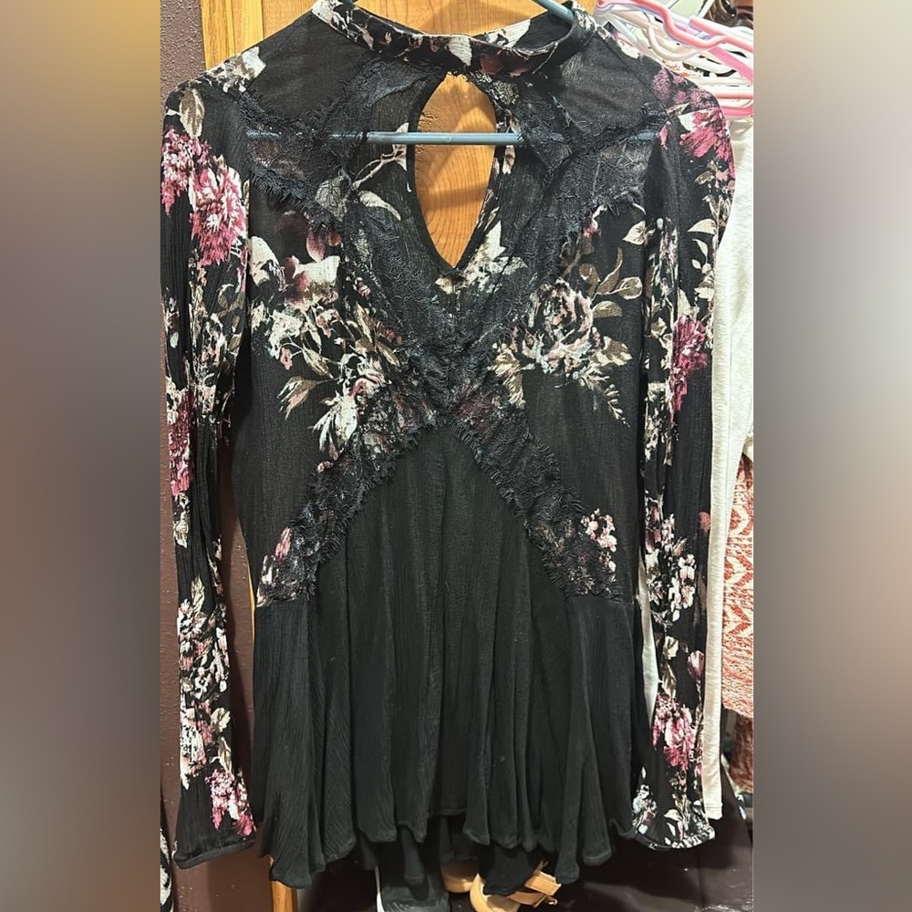 Daytrip top with keyhole neckline